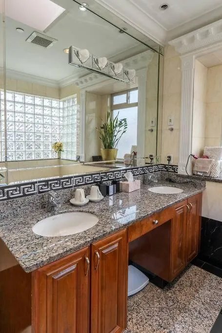 Holiday home South Vancouver Home 15Mins From Airport/20Mins From Dt