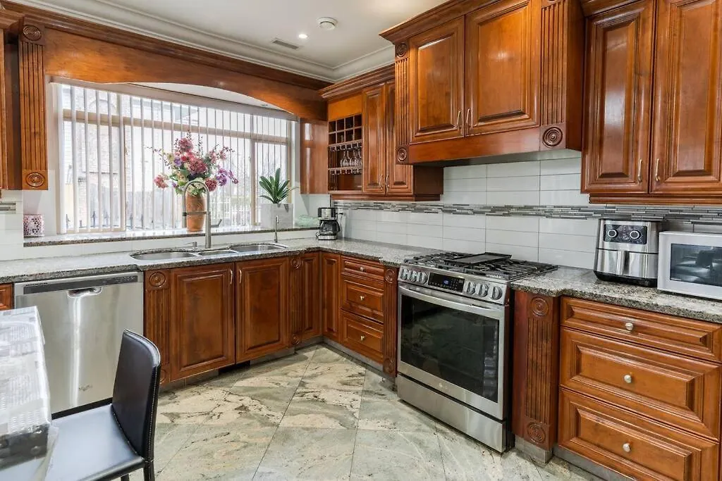 Holiday home South Vancouver Home 15Mins From Airport/20Mins From Dt