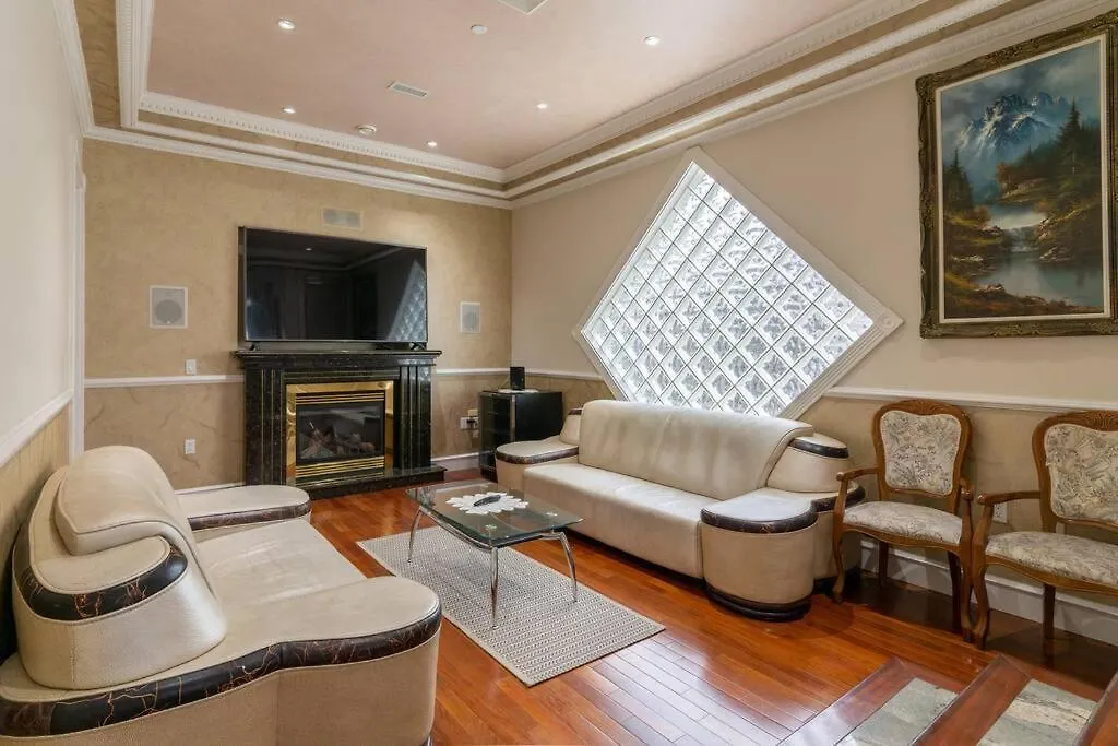 South Vancouver Home 15Mins From Airport/20Mins From Dt 0*,