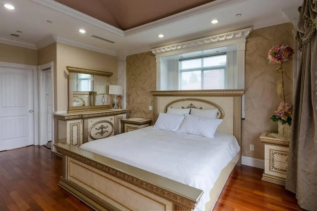 South Vancouver Home 15Mins From Airport/20Mins From Dt Canada
